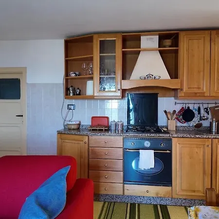 Apartment Eagle's Nest Panoramic House In The Village With Fireplace